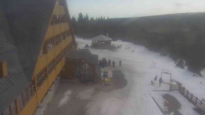 Sporthotel Kurzovní - Parkoviště a hlavní vchod - 8.3.2026 v 09:45 Sporthotel Kurzovní - Parkoviště a hlavní vchod - 8.3.2026 v 09:45