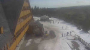 Sporthotel Kurzovní - Parkoviště a hlavní vchod - 8.3.2026 v 10:05 Sporthotel Kurzovní - Parkoviště a hlavní vchod - 8.3.2026 v 10:05