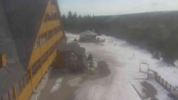 Parkoviště a hlavní vchod