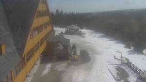 Sporthotel Kurzovní - Parkoviště a hlavní vchod - 8.3.2026 v 10:35 Sporthotel Kurzovní - Parkoviště a hlavní vchod - 8.3.2026 v 10:35