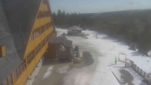 Sporthotel Kurzovní - Parkoviště a hlavní vchod - 8.3.2026 v 10:50 Sporthotel Kurzovní - Parkoviště a hlavní vchod - 8.3.2026 v 10:50