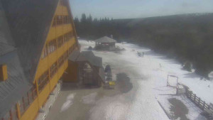 Sporthotel Kurzovní - Parkoviště a hlavní vchod - 8.3.2026 v 11:20 Sporthotel Kurzovní - Parkoviště a hlavní vchod - 8.3.2026 v 11:20