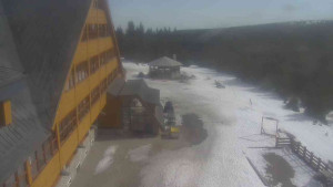 Sporthotel Kurzovní - Parkoviště a hlavní vchod - 8.3.2026 v 11:25 Sporthotel Kurzovní - Parkoviště a hlavní vchod - 8.3.2026 v 11:25