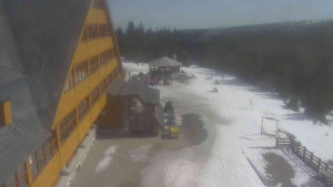 Sporthotel Kurzovní - Parkoviště a hlavní vchod - 8.3.2026 v 11:45 Sporthotel Kurzovní - Parkoviště a hlavní vchod - 8.3.2026 v 11:45