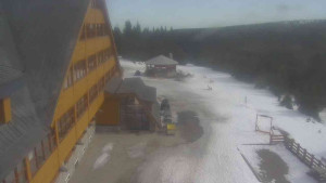 Sporthotel Kurzovní - Parkoviště a hlavní vchod - 8.3.2026 v 12:15 Sporthotel Kurzovní - Parkoviště a hlavní vchod - 8.3.2026 v 12:15