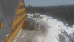 Sporthotel Kurzovní - Parkoviště a hlavní vchod - 8.3.2026 v 12:50 Sporthotel Kurzovní - Parkoviště a hlavní vchod - 8.3.2026 v 12:50