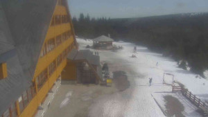 Sporthotel Kurzovní - Parkoviště a hlavní vchod - 8.3.2026 v 12:55 Sporthotel Kurzovní - Parkoviště a hlavní vchod - 8.3.2026 v 12:55