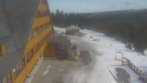 Sporthotel Kurzovní - Parkoviště a hlavní vchod - 8.3.2026 v 13:10 Sporthotel Kurzovní - Parkoviště a hlavní vchod - 8.3.2026 v 13:10