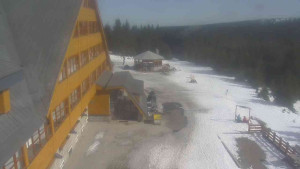 Sporthotel Kurzovní - Parkoviště a hlavní vchod - 8.3.2026 v 13:40 Sporthotel Kurzovní - Parkoviště a hlavní vchod - 8.3.2026 v 13:40