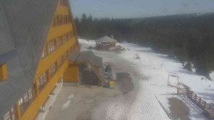 Sporthotel Kurzovní - Parkoviště a hlavní vchod - 8.3.2026 v 13:45 Sporthotel Kurzovní - Parkoviště a hlavní vchod - 8.3.2026 v 13:45