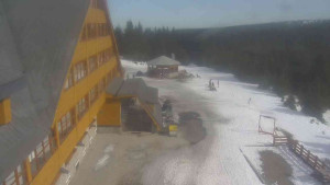 Sporthotel Kurzovní - Parkoviště a hlavní vchod - 8.3.2026 v 13:50 Sporthotel Kurzovní - Parkoviště a hlavní vchod - 8.3.2026 v 13:50