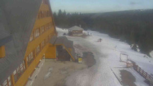 Sporthotel Kurzovní - Parkoviště a hlavní vchod - 8.3.2026 v 15:10 Sporthotel Kurzovní - Parkoviště a hlavní vchod - 8.3.2026 v 15:10