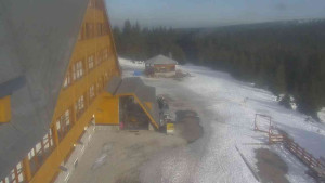 Sporthotel Kurzovní - Parkoviště a hlavní vchod - 8.3.2026 v 15:40 Sporthotel Kurzovní - Parkoviště a hlavní vchod - 8.3.2026 v 15:40