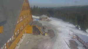 Sporthotel Kurzovní - Parkoviště a hlavní vchod - 8.3.2026 v 15:45 Sporthotel Kurzovní - Parkoviště a hlavní vchod - 8.3.2026 v 15:45