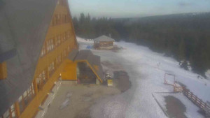 Sporthotel Kurzovní - Parkoviště a hlavní vchod - 8.3.2026 v 16:25 Sporthotel Kurzovní - Parkoviště a hlavní vchod - 8.3.2026 v 16:25