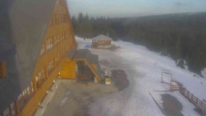 Sporthotel Kurzovní - Parkoviště a hlavní vchod - 8.3.2026 v 16:45 Sporthotel Kurzovní - Parkoviště a hlavní vchod - 8.3.2026 v 16:45