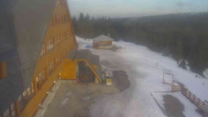 Sporthotel Kurzovní - Parkoviště a hlavní vchod - 8.3.2026 v 16:50 Sporthotel Kurzovní - Parkoviště a hlavní vchod - 8.3.2026 v 16:50