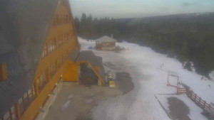 Sporthotel Kurzovní - Parkoviště a hlavní vchod - 8.3.2026 v 16:55 Sporthotel Kurzovní - Parkoviště a hlavní vchod - 8.3.2026 v 16:55