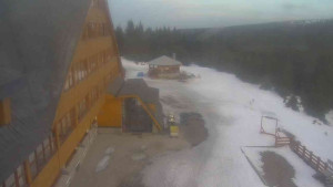 Sporthotel Kurzovní - Parkoviště a hlavní vchod - 8.3.2026 v 17:15 Sporthotel Kurzovní - Parkoviště a hlavní vchod - 8.3.2026 v 17:15