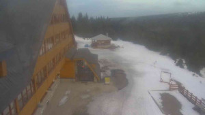 Sporthotel Kurzovní - Parkoviště a hlavní vchod - 8.3.2026 v 17:25 Sporthotel Kurzovní - Parkoviště a hlavní vchod - 8.3.2026 v 17:25