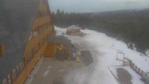 Sporthotel Kurzovní - Parkoviště a hlavní vchod - 8.3.2026 v 17:45 Sporthotel Kurzovní - Parkoviště a hlavní vchod - 8.3.2026 v 17:45