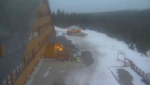 Sporthotel Kurzovní - Parkoviště a hlavní vchod - 8.3.2026 v 17:55 Sporthotel Kurzovní - Parkoviště a hlavní vchod - 8.3.2026 v 17:55