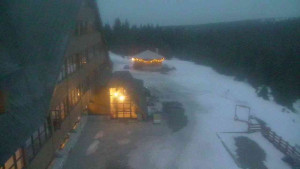 Sporthotel Kurzovní - Parkoviště a hlavní vchod - 8.3.2026 v 18:10 Sporthotel Kurzovní - Parkoviště a hlavní vchod - 8.3.2026 v 18:10