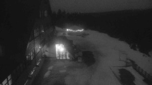 Sporthotel Kurzovní - Parkoviště a hlavní vchod - 8.3.2026 v 18:20 Sporthotel Kurzovní - Parkoviště a hlavní vchod - 8.3.2026 v 18:20