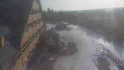 Parkoviště a hlavní vchod