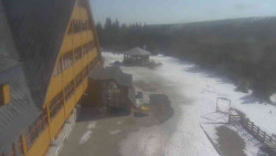 Parkoviště a hlavní vchod