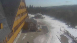 Parkoviště a hlavní vchod