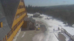 Parkoviště a hlavní vchod