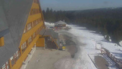 Parkoviště a hlavní vchod