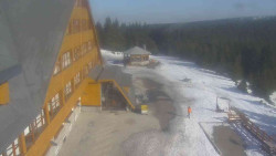 Parkoviště a hlavní vchod