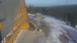 Parkoviště a hlavní vchod