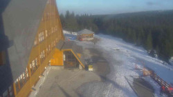 Parkoviště a hlavní vchod