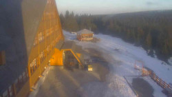 Parkoviště a hlavní vchod