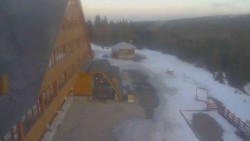 Parkoviště a hlavní vchod