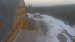 Parkoviště a hlavní vchod