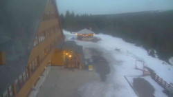 Parkoviště a hlavní vchod