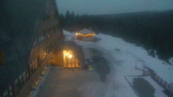 Parkoviště a hlavní vchod