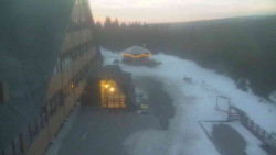 Parkoviště a hlavní vchod