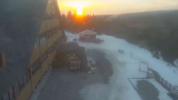 Parkoviště a hlavní vchod