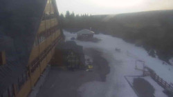 Parkoviště a hlavní vchod