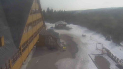 Parkoviště a hlavní vchod