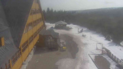 Parkoviště a hlavní vchod