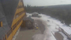 Parkoviště a hlavní vchod