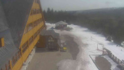 Parkoviště a hlavní vchod