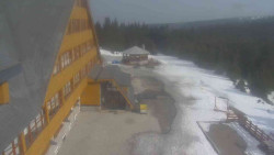 Parkoviště a hlavní vchod