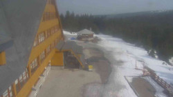 Parkoviště a hlavní vchod